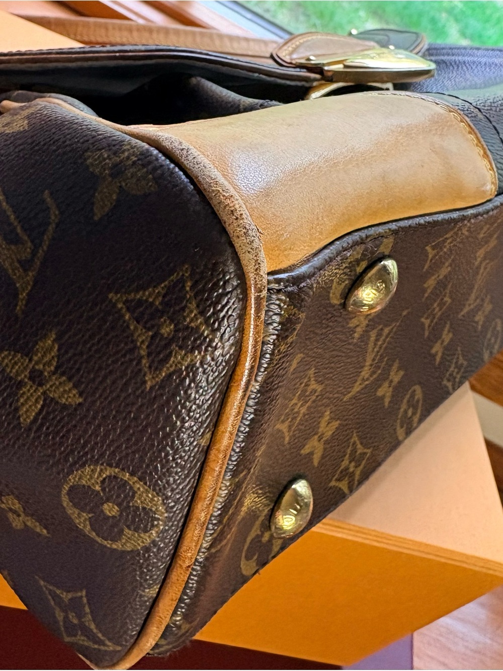 Louis Vuitton Beverly MM Bag. - Picture 16 of 17